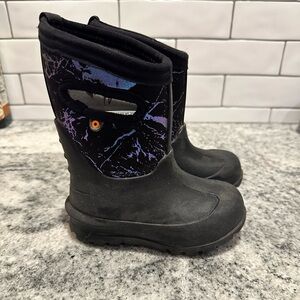 Toddler girls size 7 Bogs boots